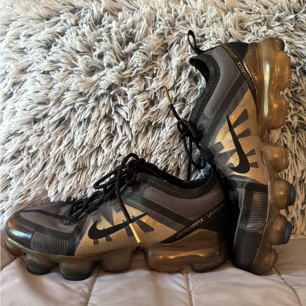 NIKE 2019 Limited Women’s Vapormax Sneakers Size 8